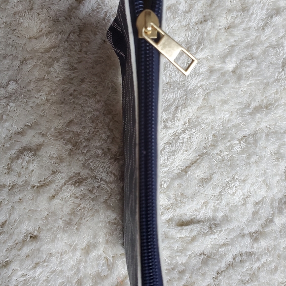 Patterned Wristlet - Picture 3 of 5